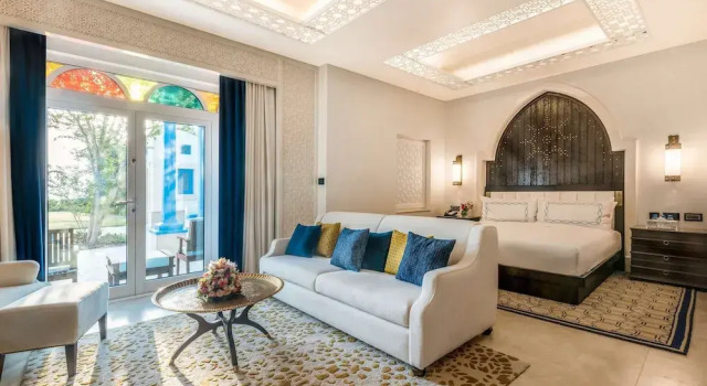 Вилла Beach с 3 комнатами Hilton Salwa Beach Resort and Villas