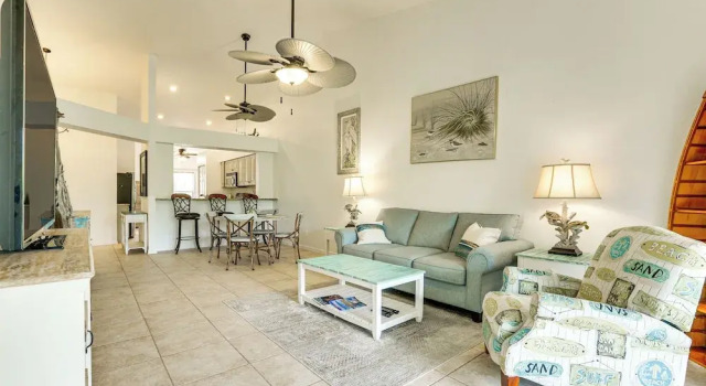 5 Mi to Naples Beach - Getaway w/ Screened Lanai!