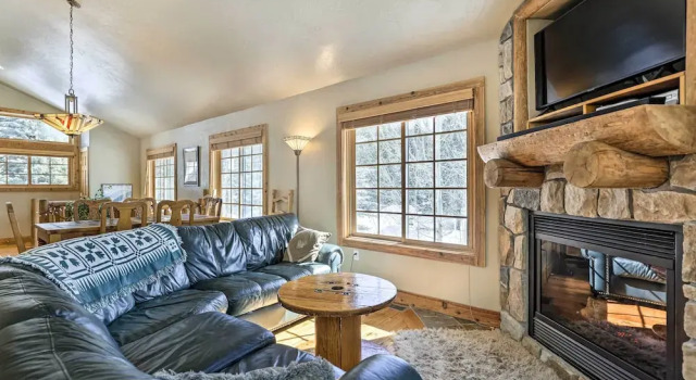 Mountainside Winter Park Ski Home w/ Hot Tub, Забронировать Отель Винтер Парк Winter Park - Fraser, рядом с Лыжный подъёмник Discovery