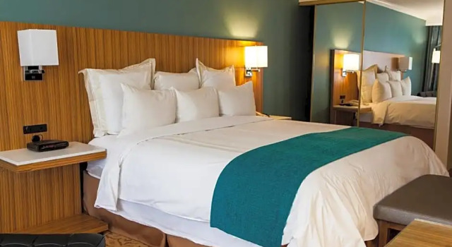 Номер Standard Delta Hotels by Marriott Ontario Airport