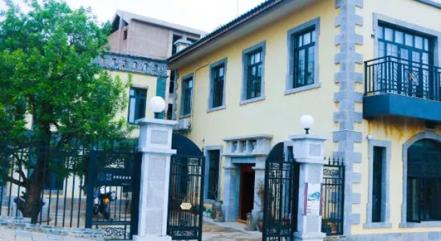 Lanshe weiyuan purple pottery art inn, Buchen Sie Hotel Hotels in Yunnan mit Parkplatz, Parkplätze