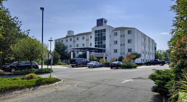 Motel 6 - Portsmouth, Varaa Motelli Hotellit New England uima-altaalla, Uima-allas