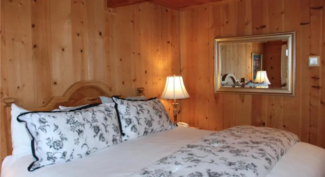Номер Deluxe Carmel Garden Inn