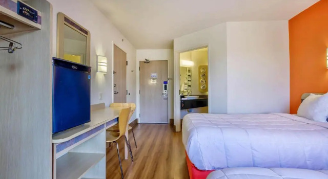 Четырёхместный номер Standard Motel 6-Burlington, ON - Toronto West - Oakville