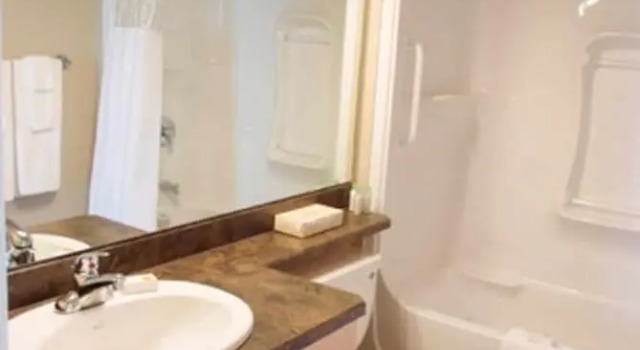 Апартаменты Obasa Suites @ The Hallmark