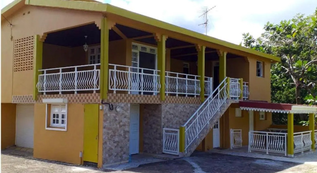 Appartement de 2 chambres avec terrasse amenagee et wifi a Le Robert, Prenota Appartamento Hotel a La Trinite con parcheggio, Parcheggio