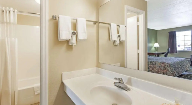 Номер Standard Days Inn by Wyndham Lenoir City