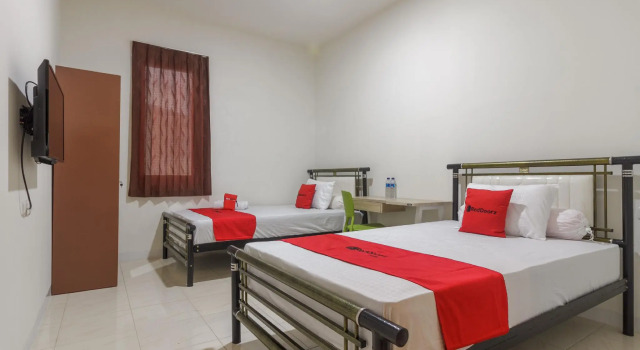 Двухместный номер Standard RedDoorz Syariah near AP Pettarani 3