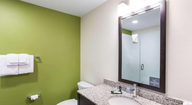 Номер Standard MainStay Suites Logan Ohio-Hocking Hills