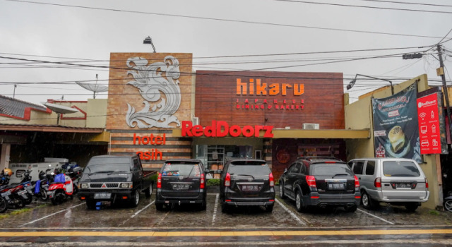 RedDoorz Plus @ Hotel Asih UNY, Book Hotel Depok 