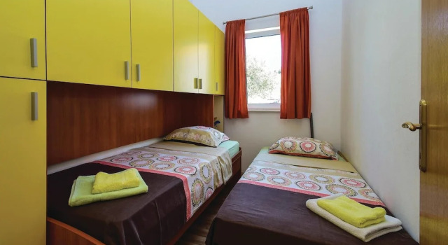 Stunning Home in Brodarica With Wifi and 2 Bedrooms, Забронировать Отель Отели Бродарика с парковкой, Парковка
