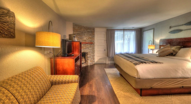 Двухместный номер Deluxe с балконом River Edge Inn