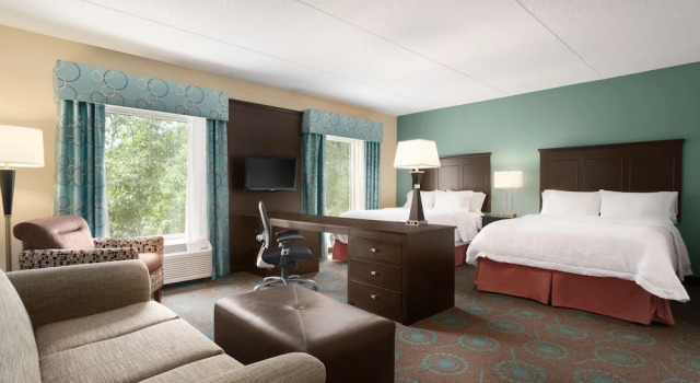 Четырёхместный люкс Hampton Inn & Suites Bluffton-Sun City