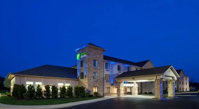 Кровать в общем номере Holiday Inn Express Logan by IHG