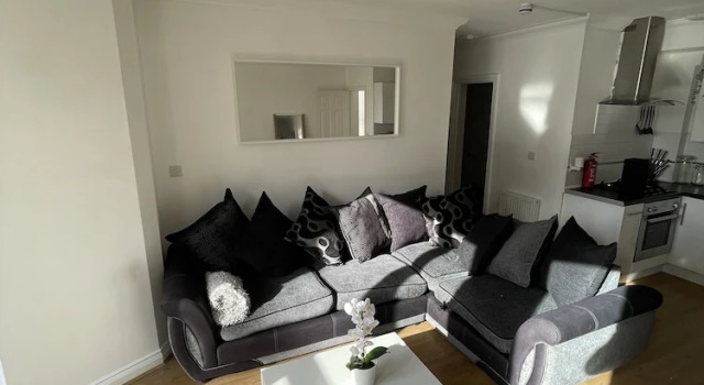Апартаменты Newcourt Heights Sleeps 4 With Balcony