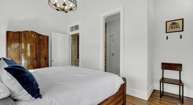 New! Luxurious Home 1blk to Main W/wine Cellar, Забронировать Отель Отели Фредериксберг 3 звезды, рядом с Театр Rockbox, 3*