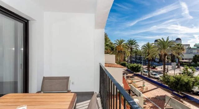 Апартаменты by RIVA - Beautiful 1 Bedroom Chic Apartment in Banus Gardens