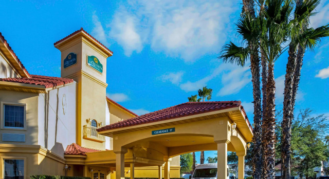 La Quinta Inn & Suites by Wyndham Tucson Airport