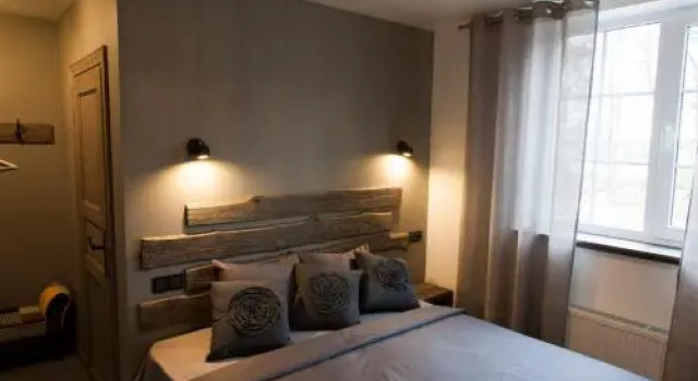 Pļavas, Book Hotel Hoteller i Pieriga med parkering, Parkering
