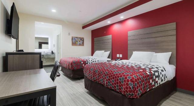 Четырёхместный номер Standard Regency Inn And Suites