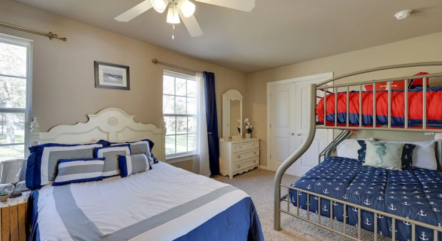 Lakefront Home w/ Shared Boat Ramp in Grove!, Book Hotel Hoteller i Grove med parkering, Parkering