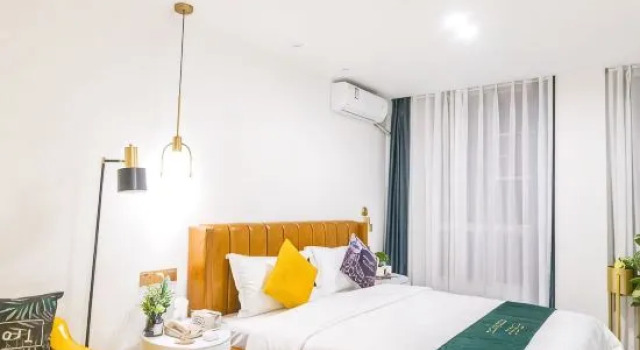 Трёхместный семейный люкс About 108 B & B (Haikou Meilan Airport store)