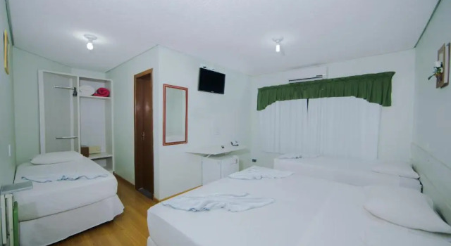 Четырёхместный номер Standard Hotel e Pousada Caroline