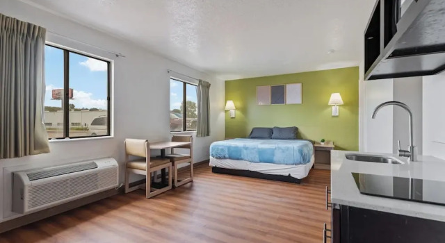 Студия Evanston Inn Extended Stay