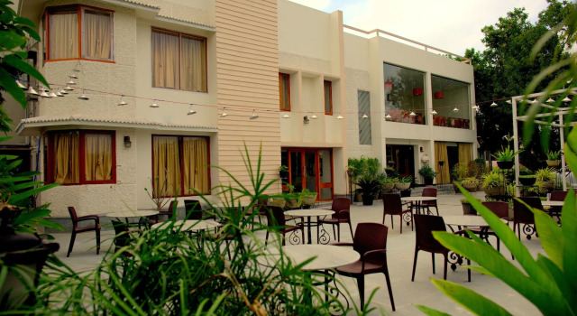 Hotel Villa Highnest - Oragadam -Sriperumbudur, Забронировать Отель Отели штата Тамилнада с завтраком, Завтраки