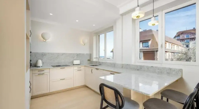 Luxury sea View 3br-2ba With Services in Deauville, Забронировать Отель Довиль 