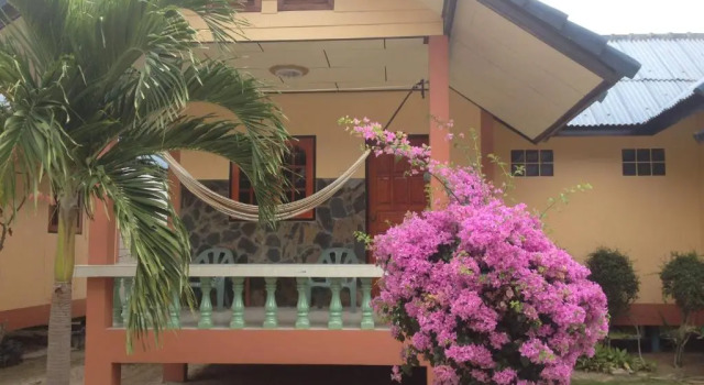 Бунгало с балконом и с красивым видом из окна Suksabai Resort