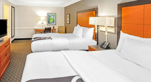 Четырёхместный номер Standard La Quinta Inn by Wyndham Wichita Falls Event Center North