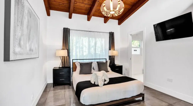 Gorgeous 5BR Home with Heated Pool