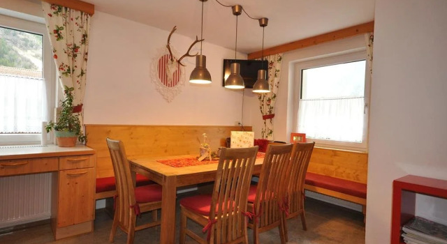 Haus Alpenglück, Rezerwuj Hotel Hotele w Tyrol z parkingiem, Parking