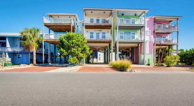 Oceanfront Oasis in Cedar Key w/ 2 Balconies!