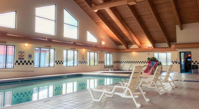 White Oak Inn & Suites, Prenota Hotel Deer River Minnesota