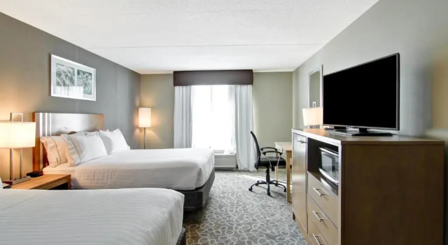 Четырёхместный номер Standard Holiday Inn Express & Suites Oshawa Downtown - Toronto Area by IHG
