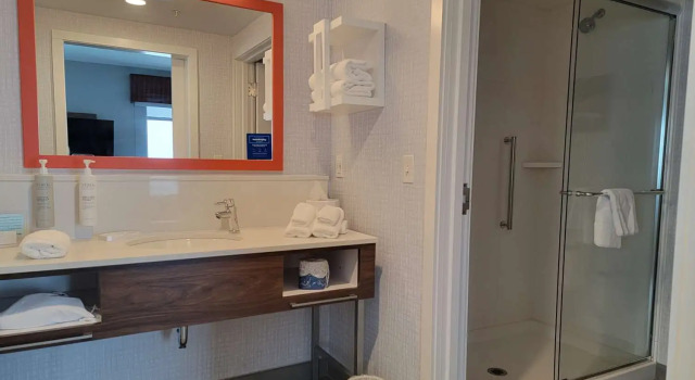 Номер Standard с видом на город Hampton Inn & Suites Erie Bayfront