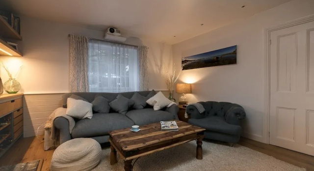Beautiful 2 BED Garden Apartment, Varaa Huoneisto Asunnot kohteessa Merseyside, Huoneisto