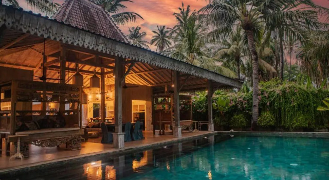 Вилла с 3 комнатами Beach Villas Lombok