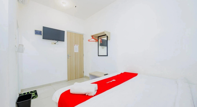 RedDoorz at Bellina Inn Near RS Panti Wilasa Semarang, Réserver Hôtel Hôtels à Central Java avec parking, Parking