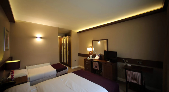 Woodford Dolmen Hotel