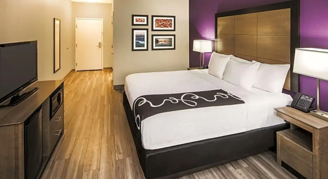 Двухместный номер Deluxe с видом на сад La Quinta by Wyndham Milledgeville