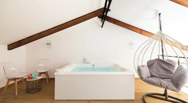 Люкс с балконом YourHome - Lidia Rooms & Suites