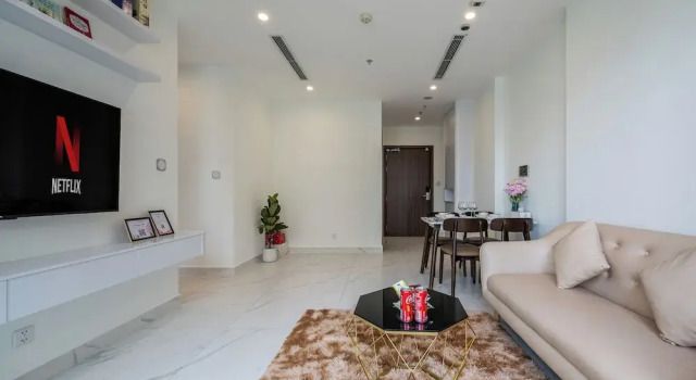 LA Nest 2 Bedrooms The Beverly - Vincom