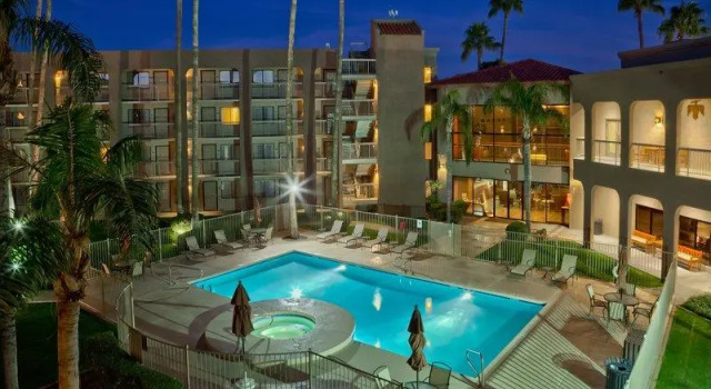Номер Standard Best Western Plus Scottsdale Thunderbird Suites