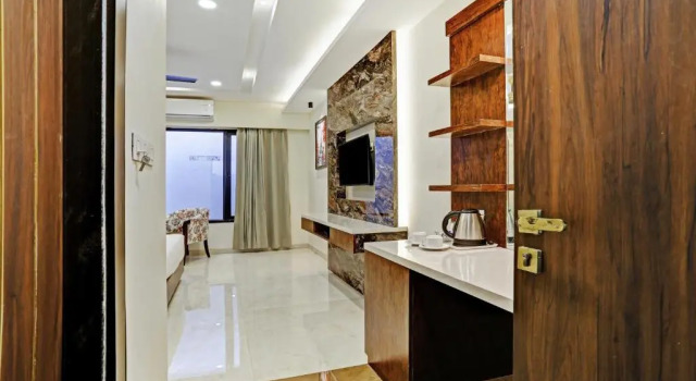 Полулюкс Hotel Yuvraj Palace