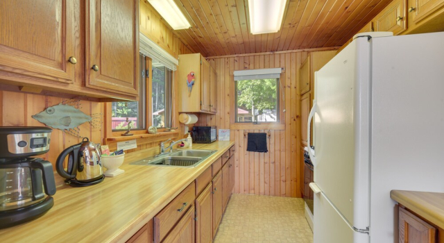 Коттедж Lakefront Chetek Vacation Rental w/ Private Dock!