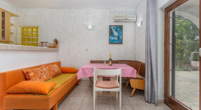 Nice Apartment in Malinska With 2 Bedrooms and Wifi