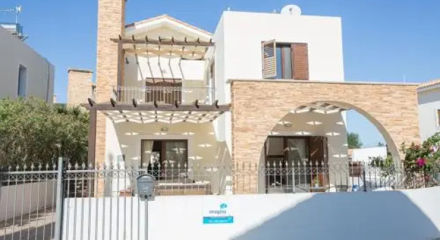 Picture This, Enjoying Your Holiday in a Luxury 5 Star Villa in Sotira, for Less Than a Hotel, Sotira Villa 1203, Забронировать Вилла Отели Айия-Напа с парковкой, Парковка